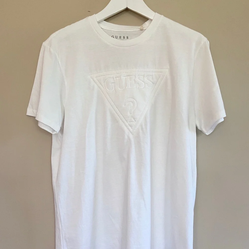 •Guess• embossed logo tee - Picture 2 of 6